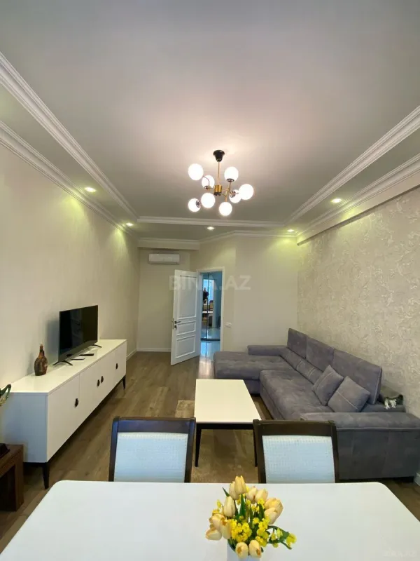 Kirayə verilir 2 otaqlı mənzil 90 m²