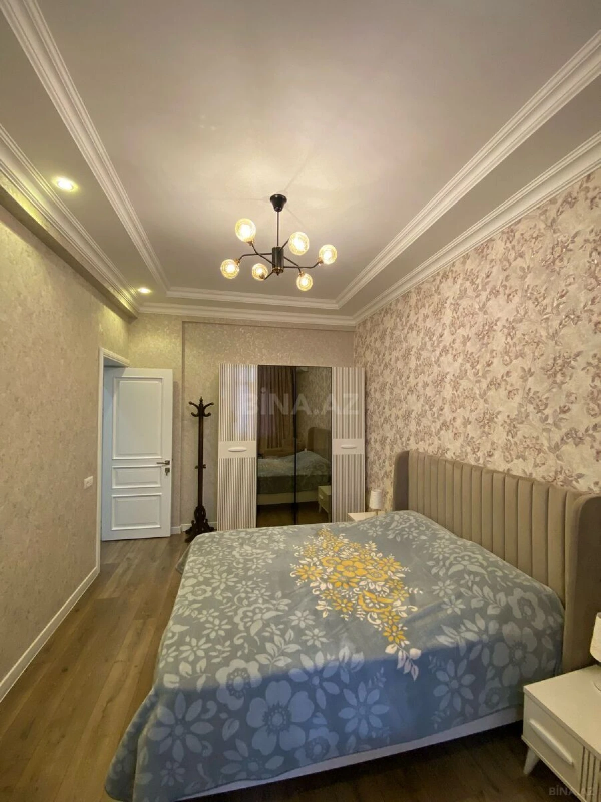 Kirayə verilir 2 otaqlı mənzil 90 m²