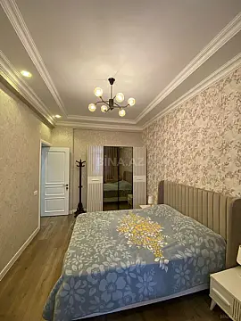 Kirayə verilir 2 otaqlı mənzil 90 m²