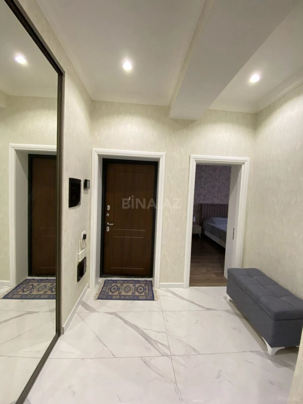 Kirayə verilir 2 otaqlı mənzil 90 m²