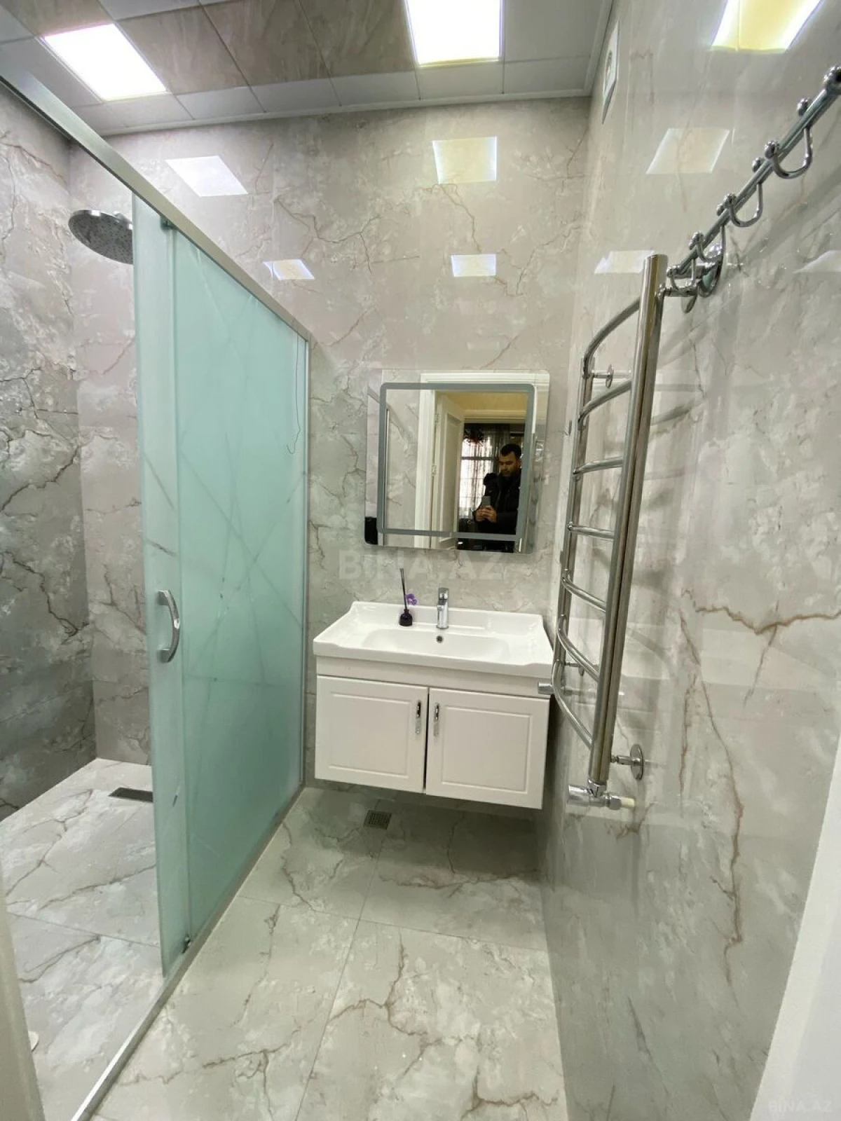 Kirayə verilir 2 otaqlı mənzil 90 m²