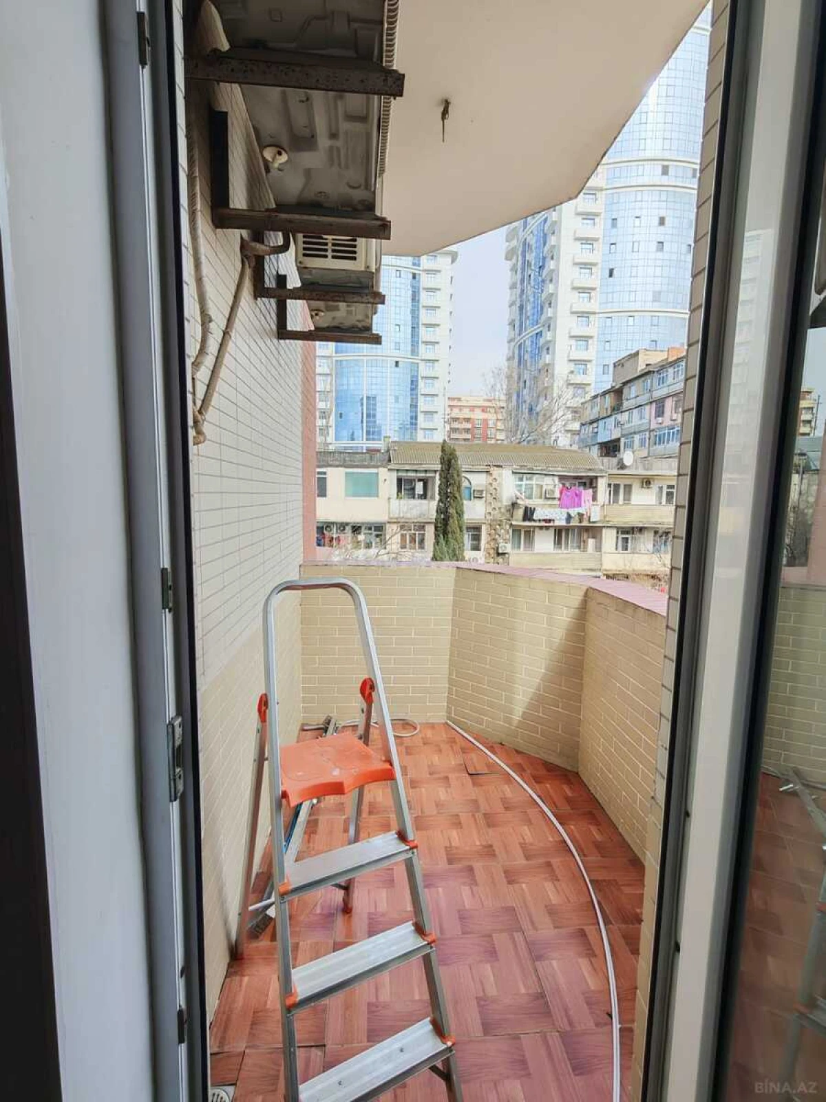 Satılır 4 otaqlı mənzil 185 m²