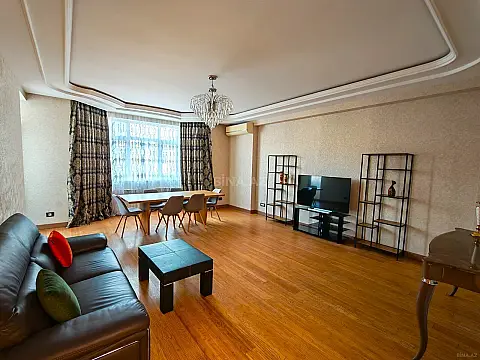 Satılır 4 otaqlı mənzil 185 m² — Bakı, Nizami 4 otaq 185.00 m²