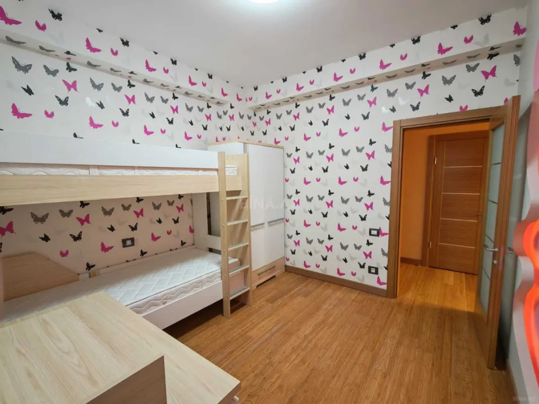 Satılır 4 otaqlı mənzil 185 m²