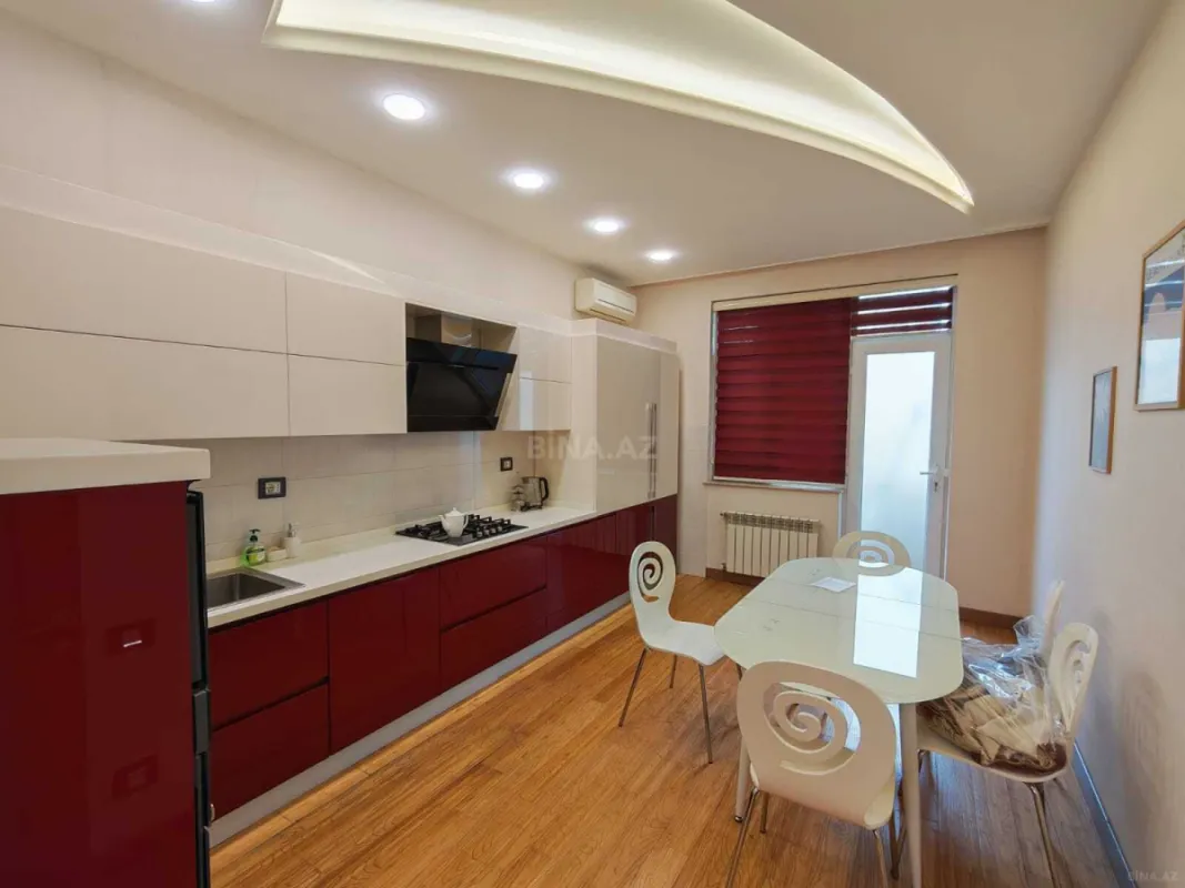 Satılır 4 otaqlı mənzil 185 m²