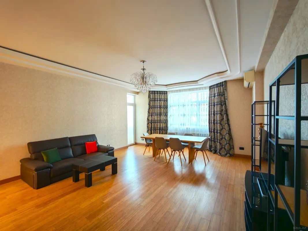Satılır 4 otaqlı mənzil 185 m²