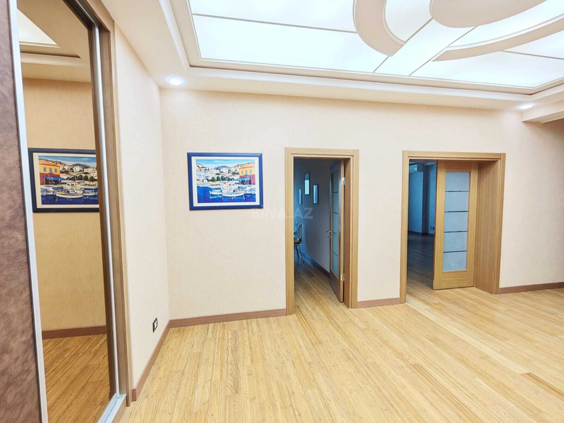 Satılır 4 otaqlı mənzil 185 m²
