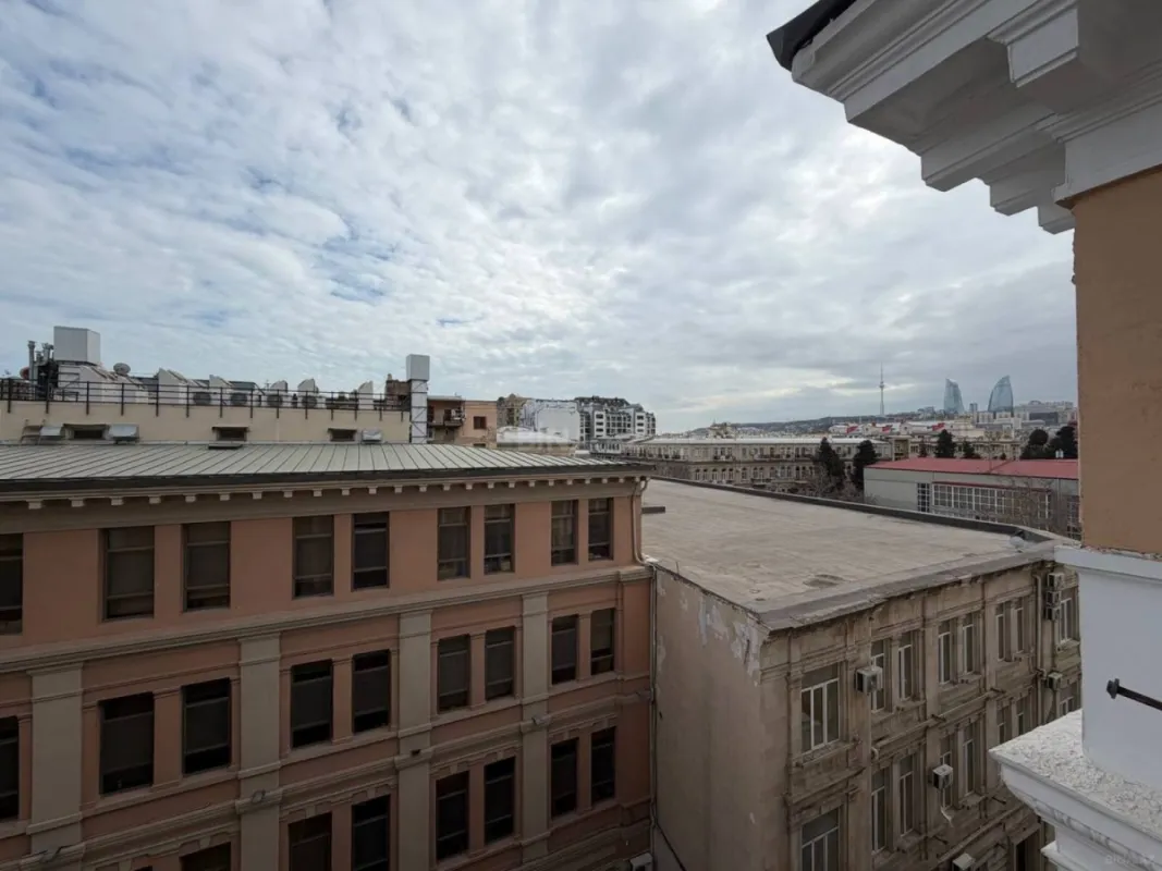 Satılır 3 otaqlı mənzil 105 m²