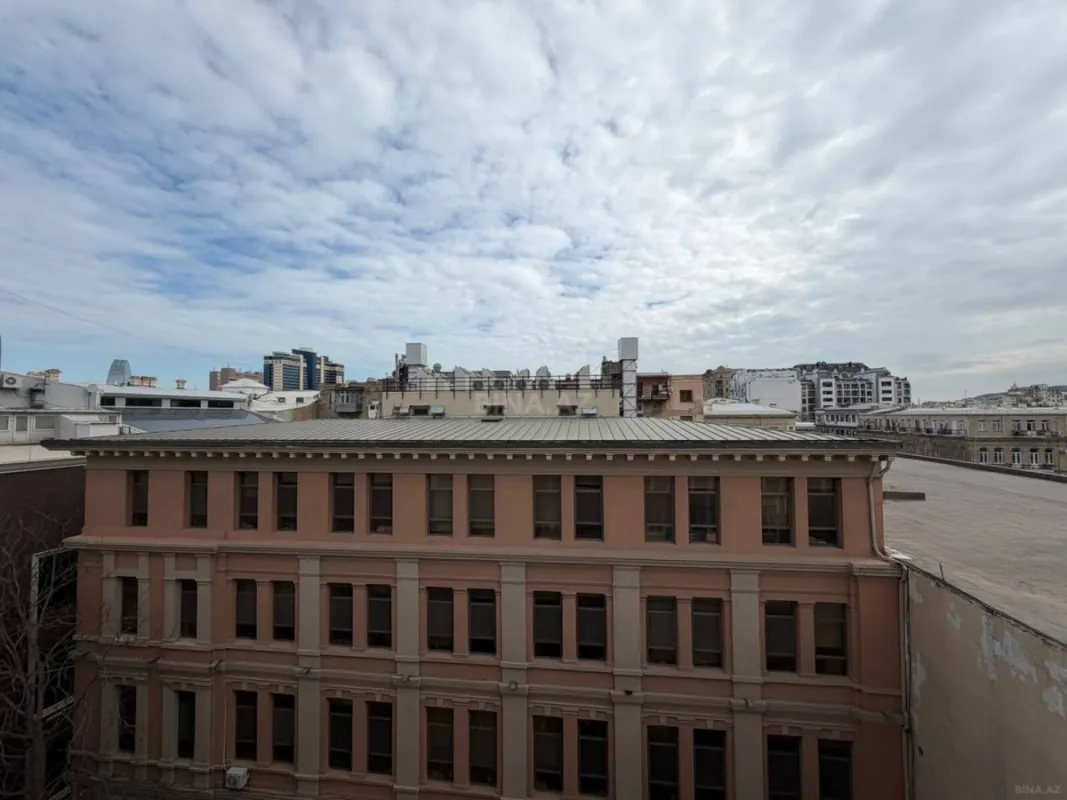 Satılır 3 otaqlı mənzil 105 m²