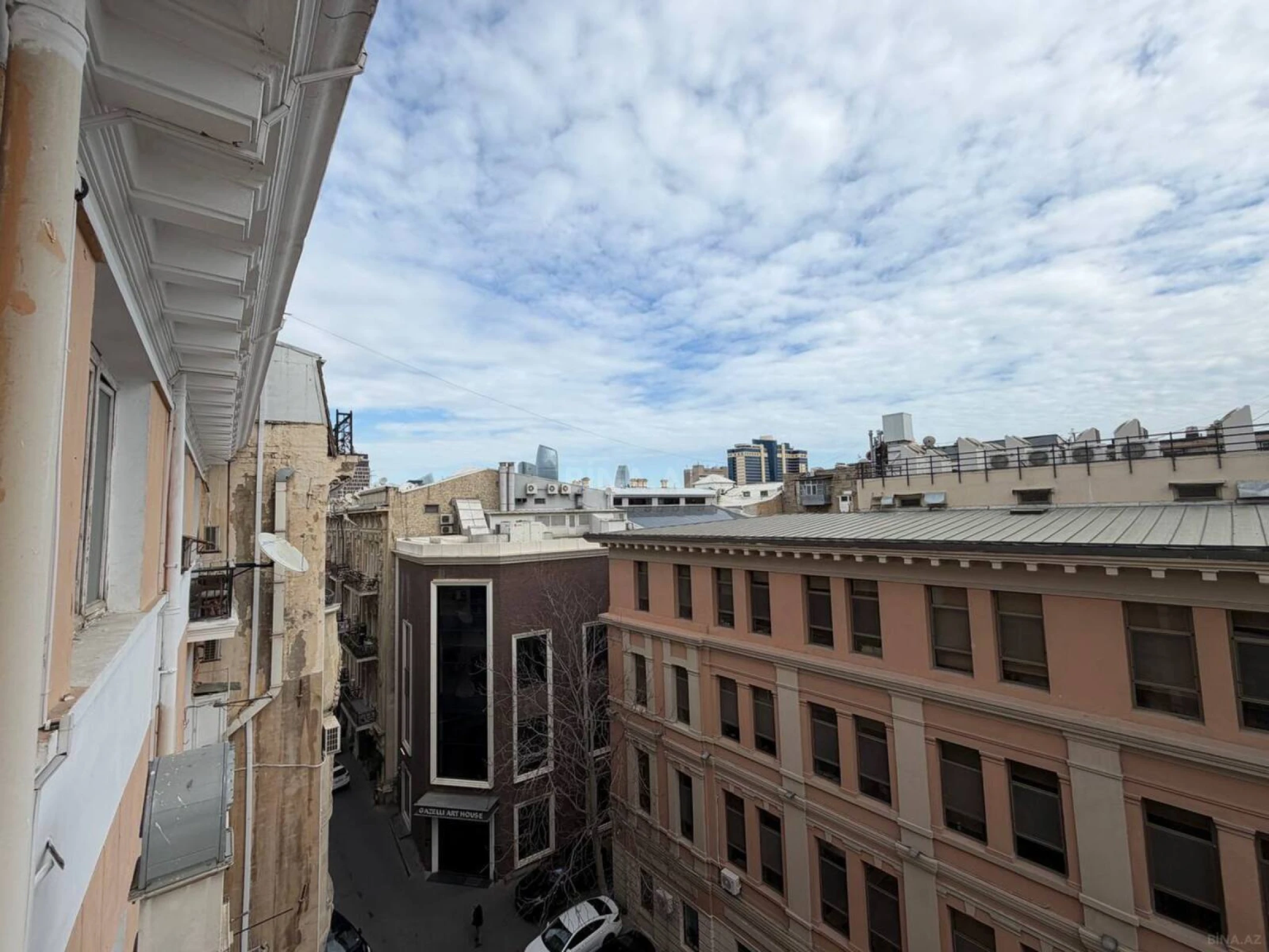 Satılır 3 otaqlı mənzil 105 m²