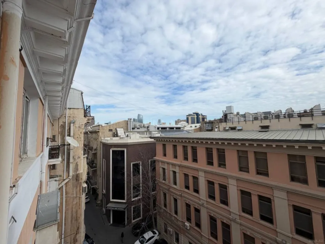 Satılır 3 otaqlı mənzil 105 m²