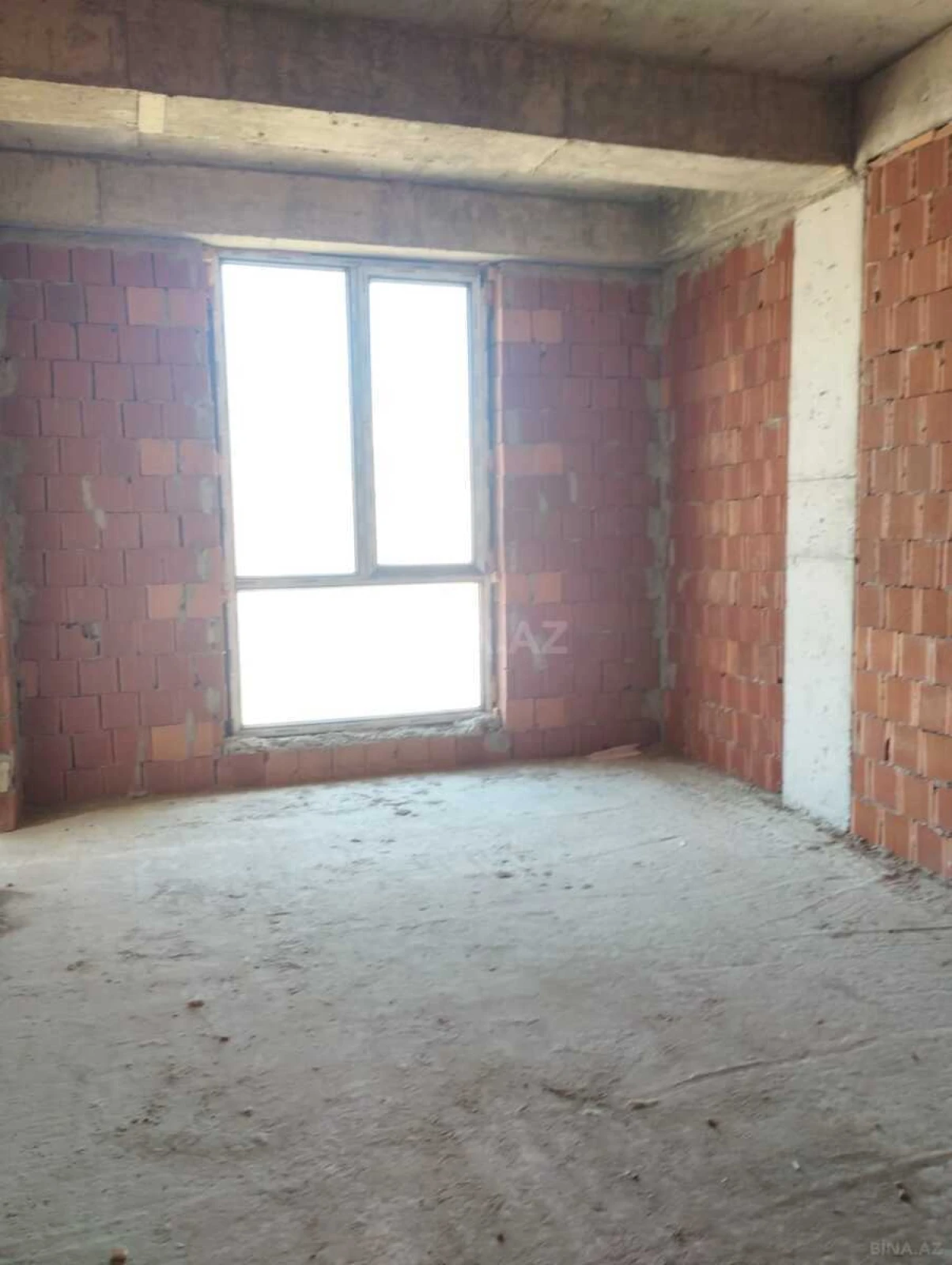 Satılır 4 otaqlı mənzil 181 m²
