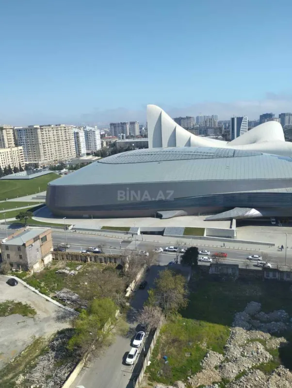 Satılır 4 otaqlı mənzil 181 m²