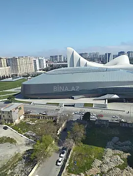 Satılır 4 otaqlı mənzil 181 m²