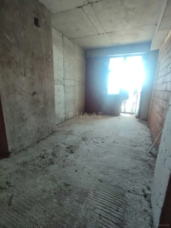 Satılır 4 otaqlı mənzil 181 m²