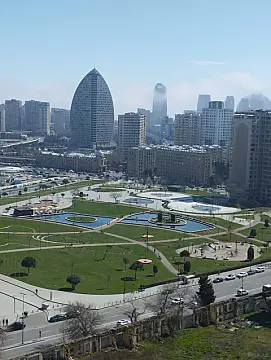 Satılır 4 otaqlı mənzil 181 m²