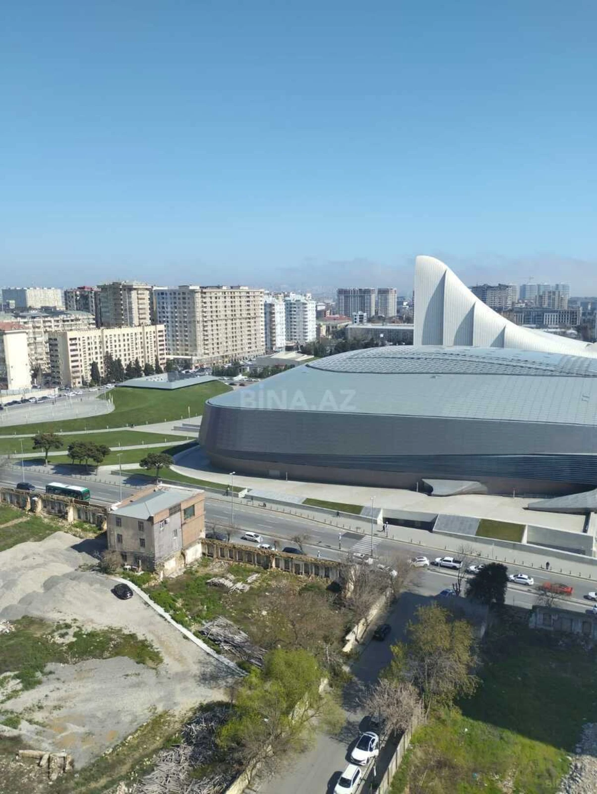 Satılır 4 otaqlı mənzil 181 m²