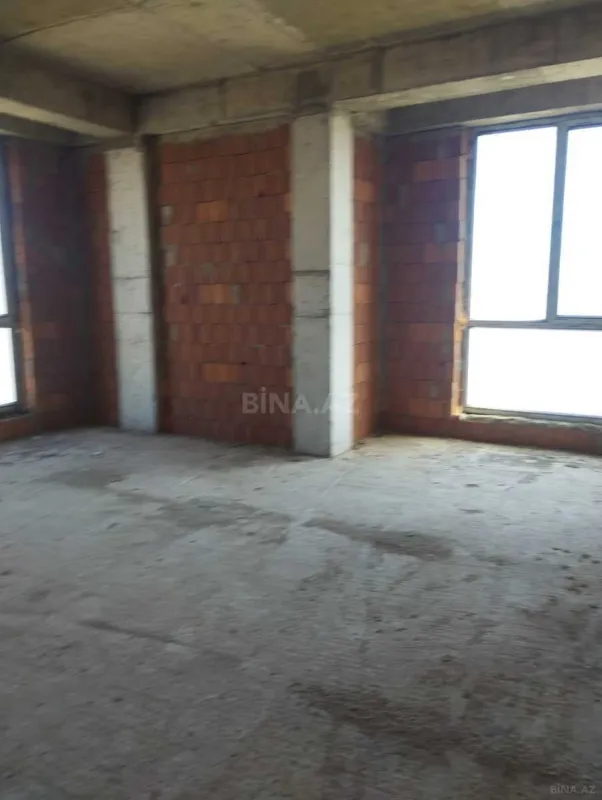 Satılır 4 otaqlı mənzil 181 m²