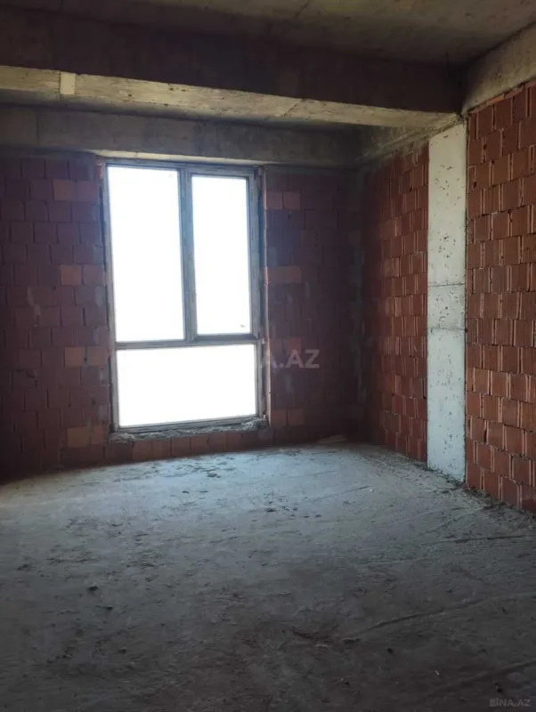Satılır 4 otaqlı mənzil 181 m²
