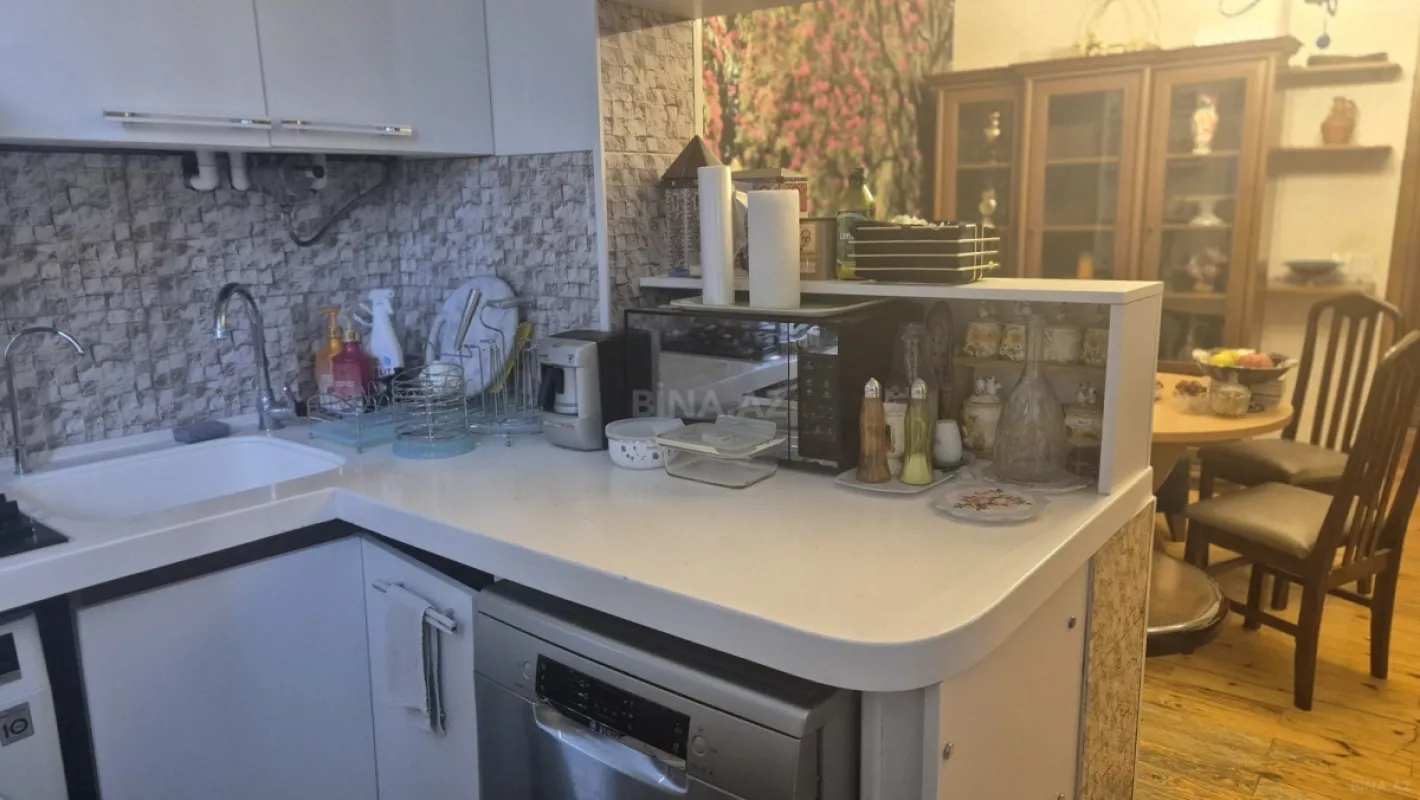 Satılır 3 otaqlı mənzil 122 m²