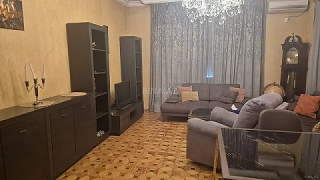 Satılır 3 otaqlı mənzil 122 m²