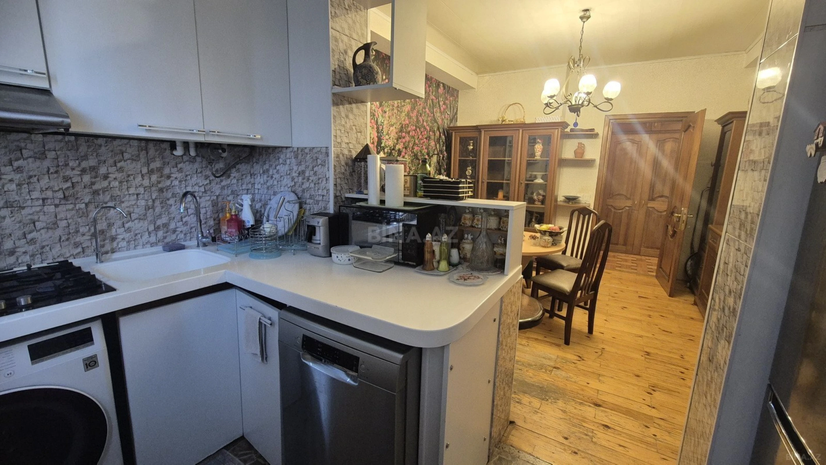 Satılır 3 otaqlı mənzil 122 m²