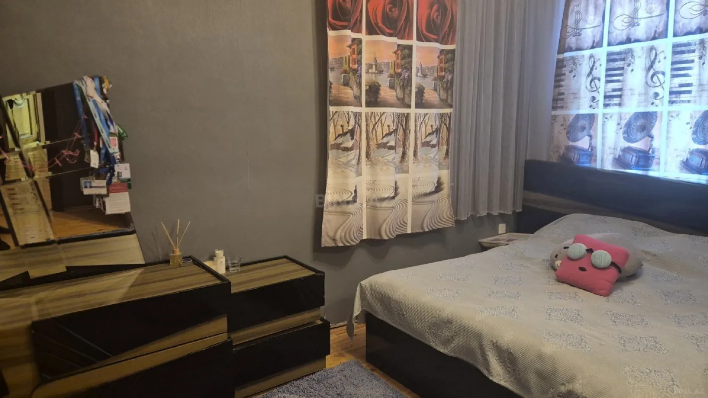 Satılır 3 otaqlı mənzil 122 m²