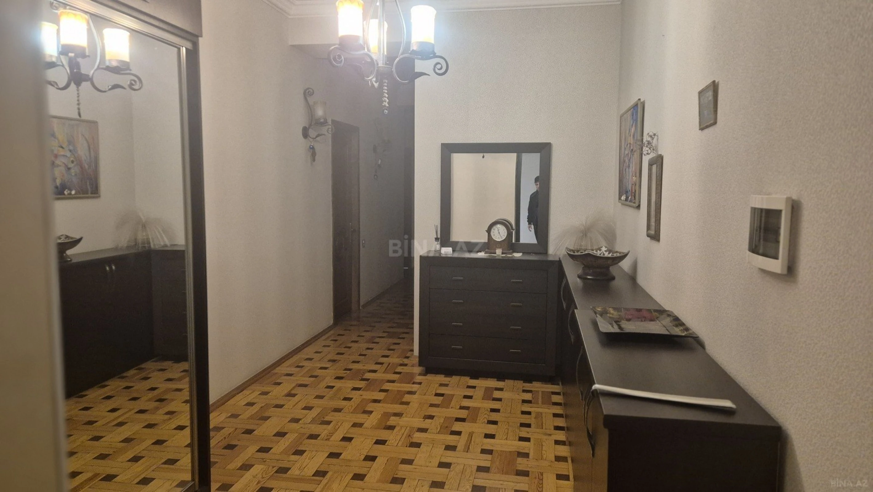 Satılır 3 otaqlı mənzil 122 m²
