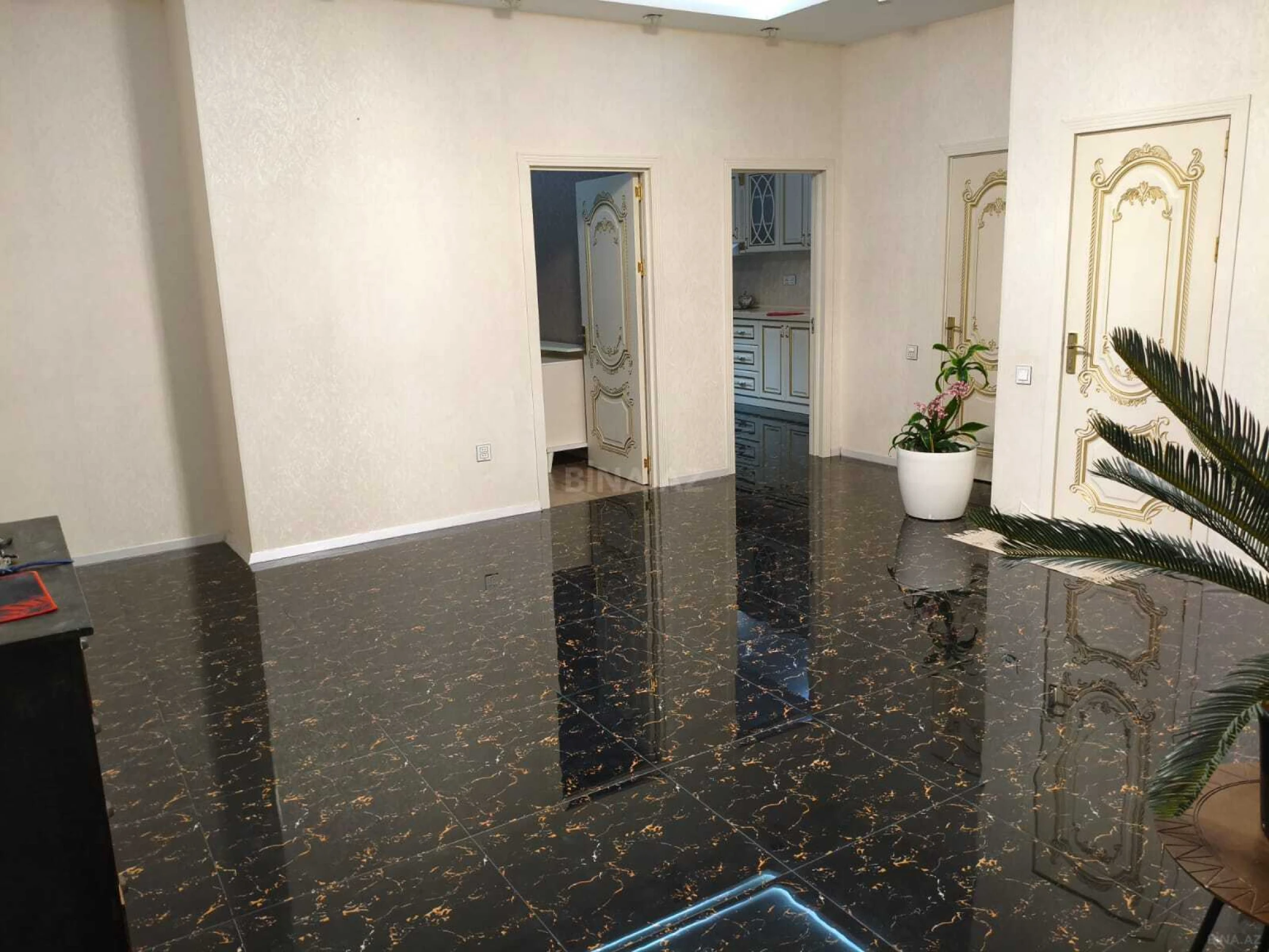 Kirayə verilir 3 otaqlı mənzil 120 m²