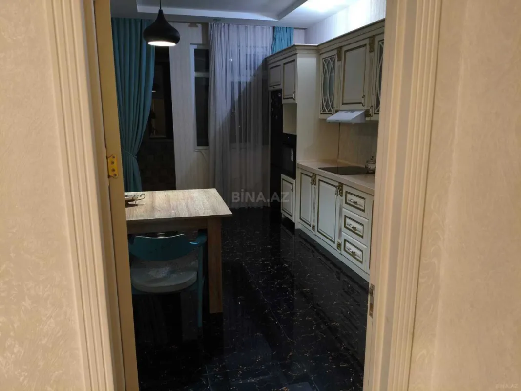 Kirayə verilir 3 otaqlı mənzil 120 m²