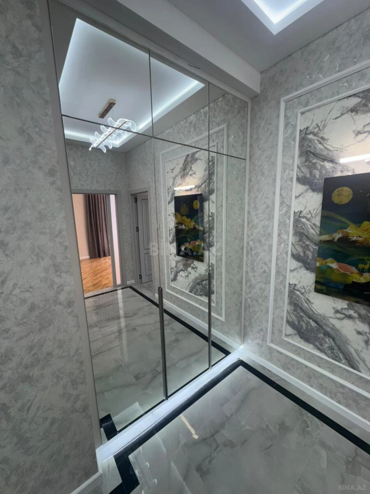 Satılır 2 otaqlı mənzil 76 m²