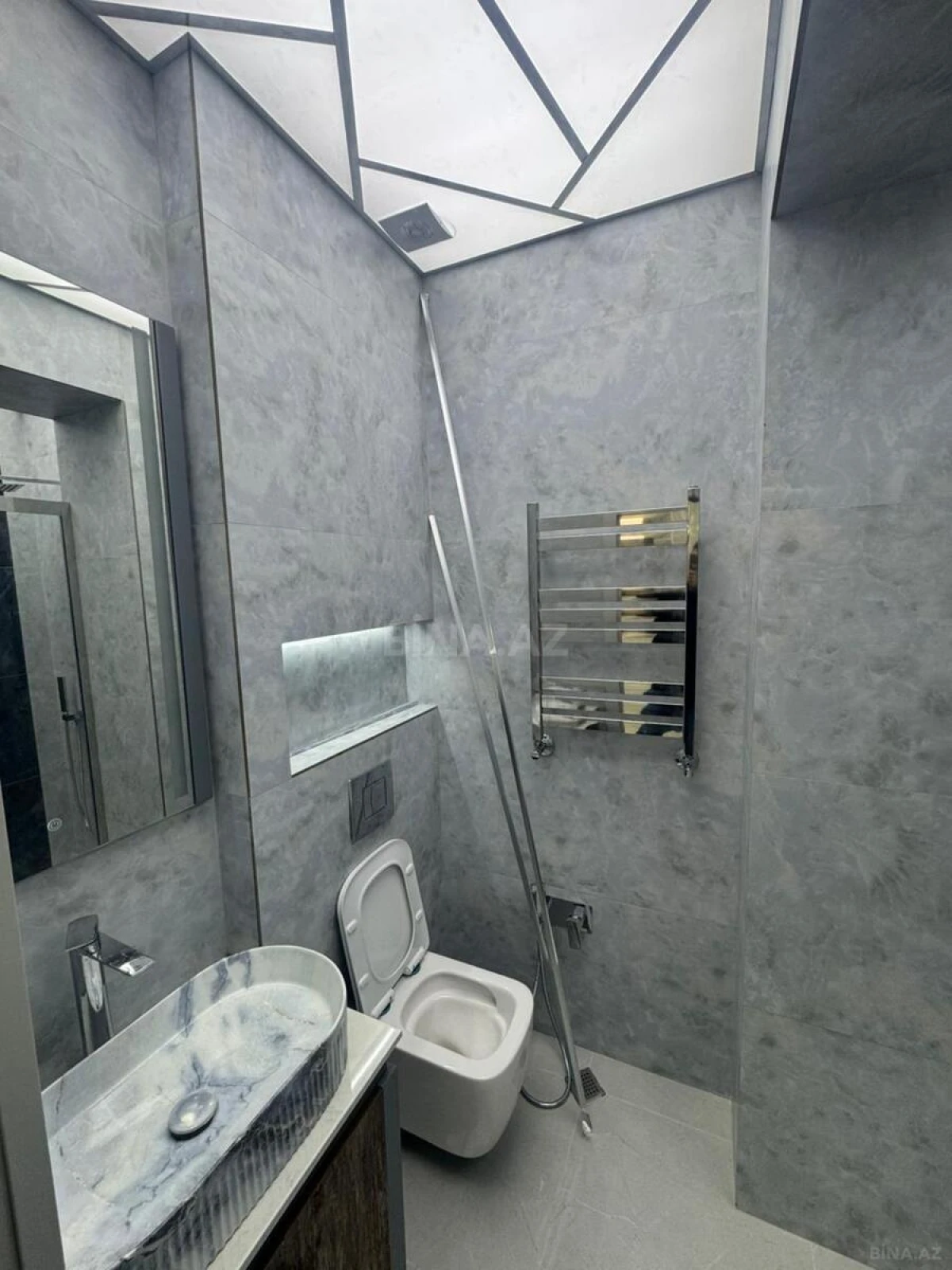 Satılır 2 otaqlı mənzil 76 m²