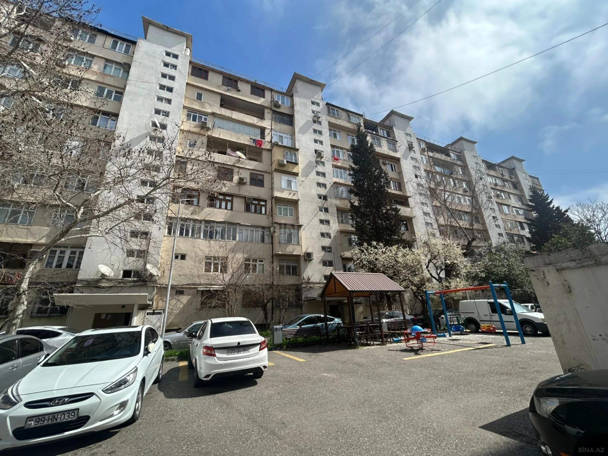 Satılır 4 otaqlı mənzil 110 m²