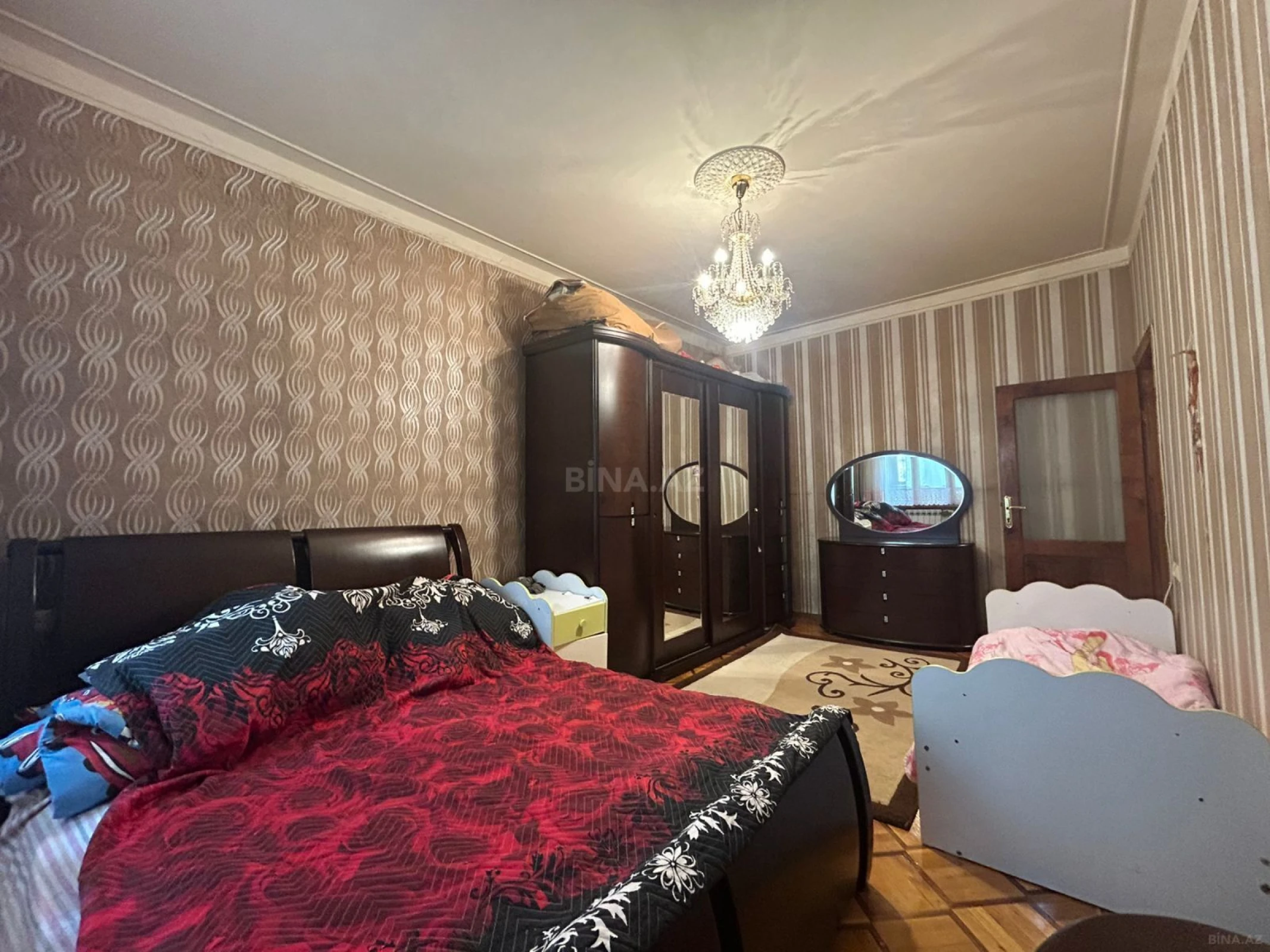 Satılır 4 otaqlı mənzil 110 m²