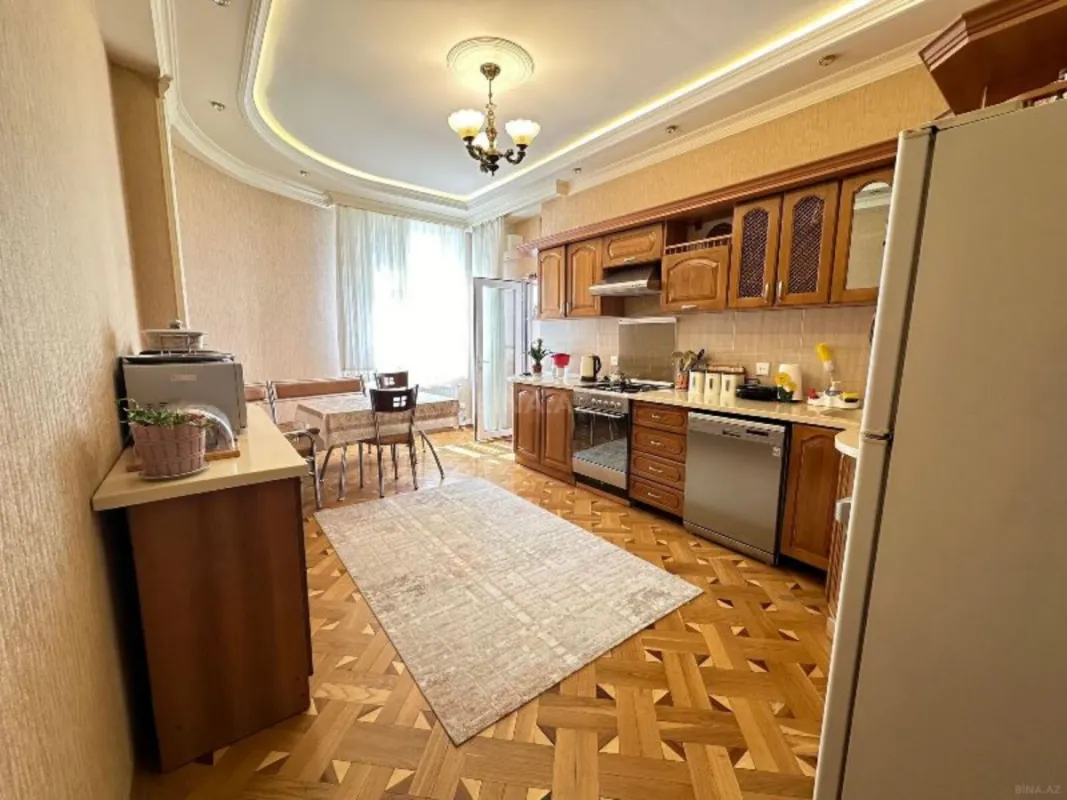 Satılır 3 otaqlı mənzil 140 m²