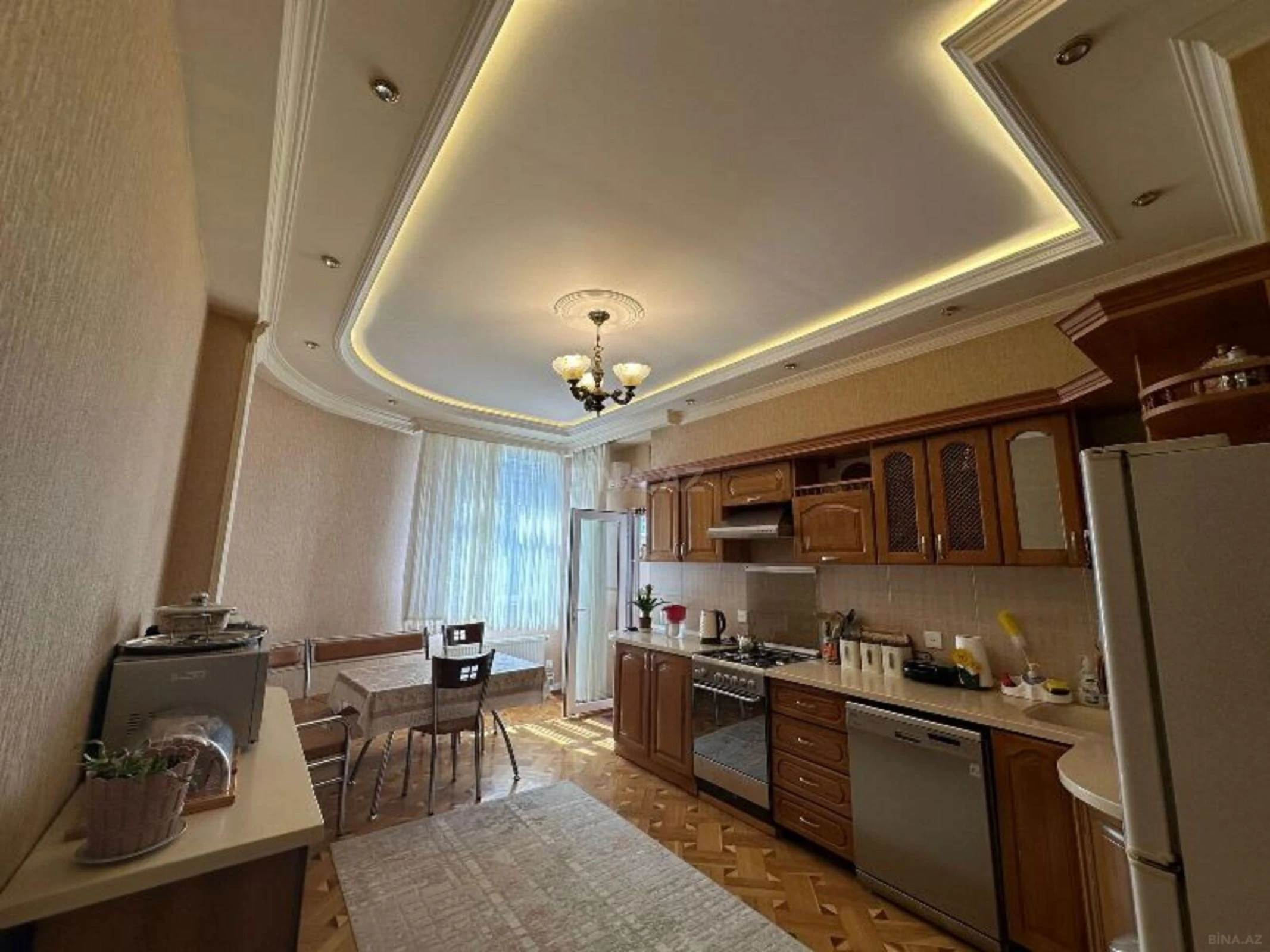 Satılır 3 otaqlı mənzil 140 m²