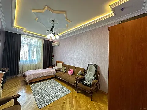 Satılır 3 otaqlı mənzil 140 m²