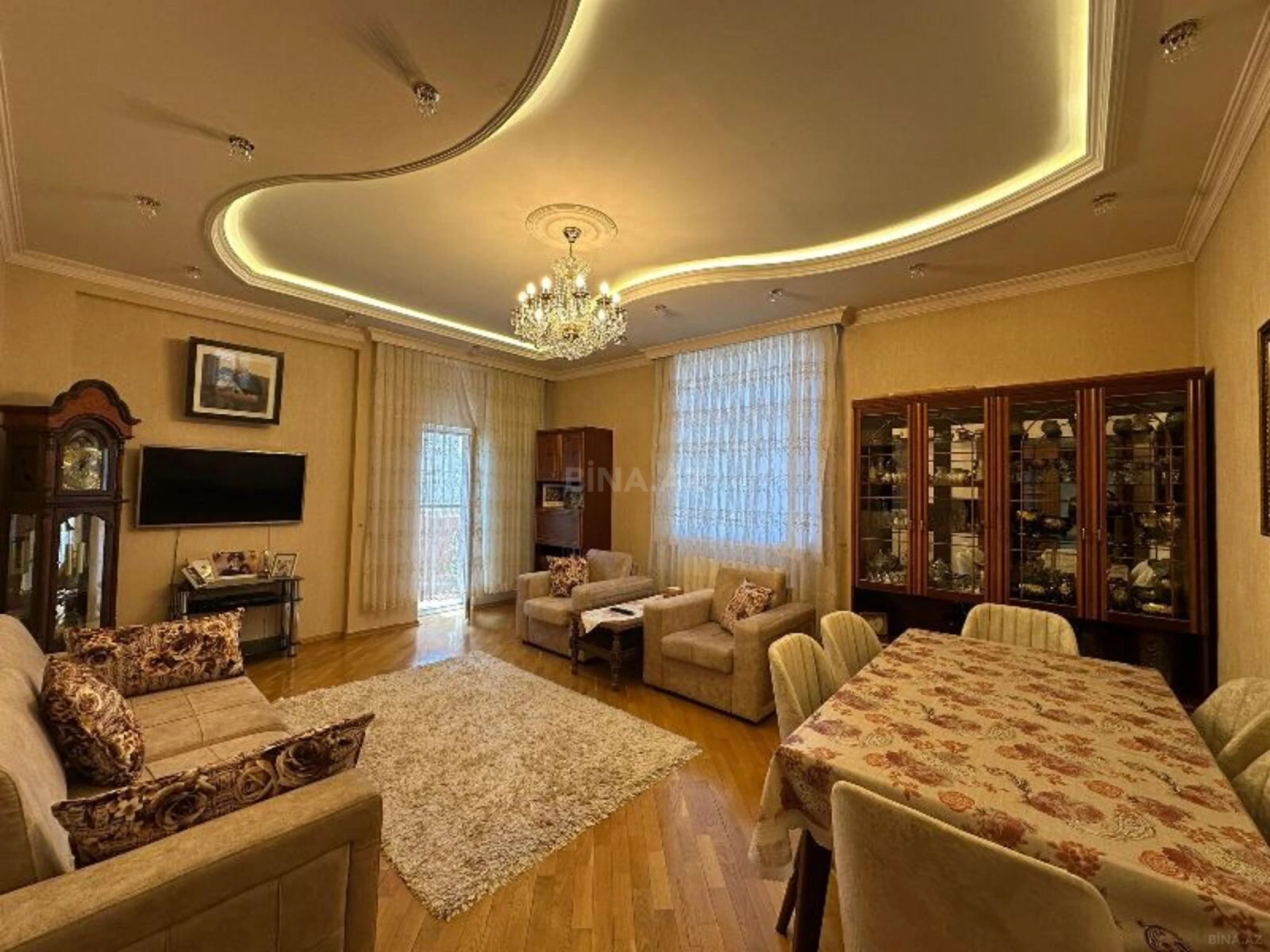 Satılır 3 otaqlı mənzil 140 m²