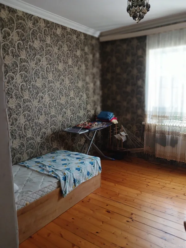 Satılır 4 otaqlı həyət evi 180 m²