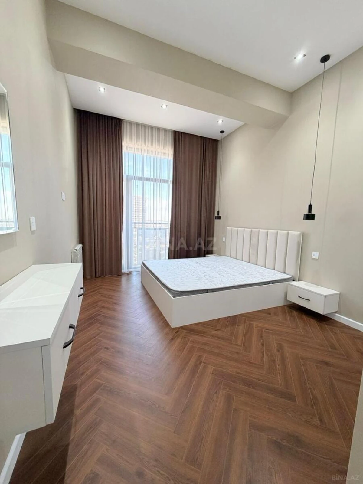 Satılır 3 otaqlı mənzil 125 m²
