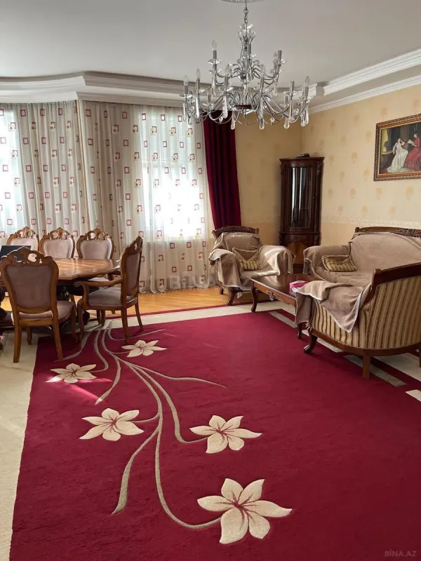 Satılır 3 otaqlı mənzil 180 m²