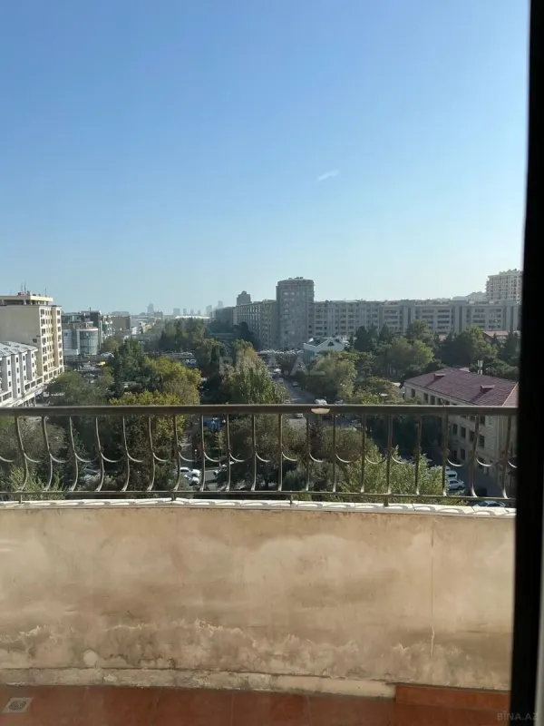 Satılır 3 otaqlı mənzil 180 m²