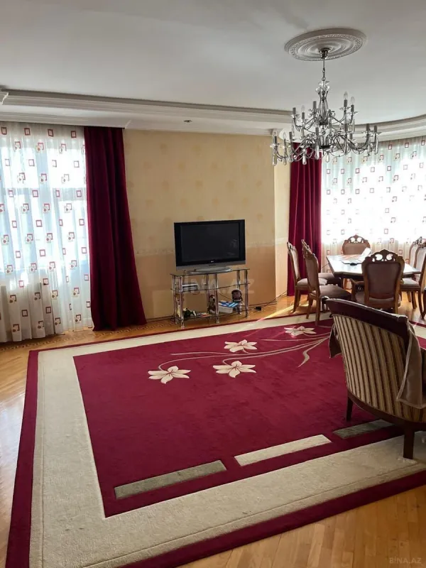 Satılır 3 otaqlı mənzil 180 m²