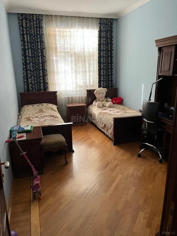 Satılır 3 otaqlı mənzil 180 m²