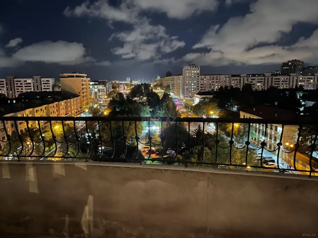 Satılır 3 otaqlı mənzil 180 m²