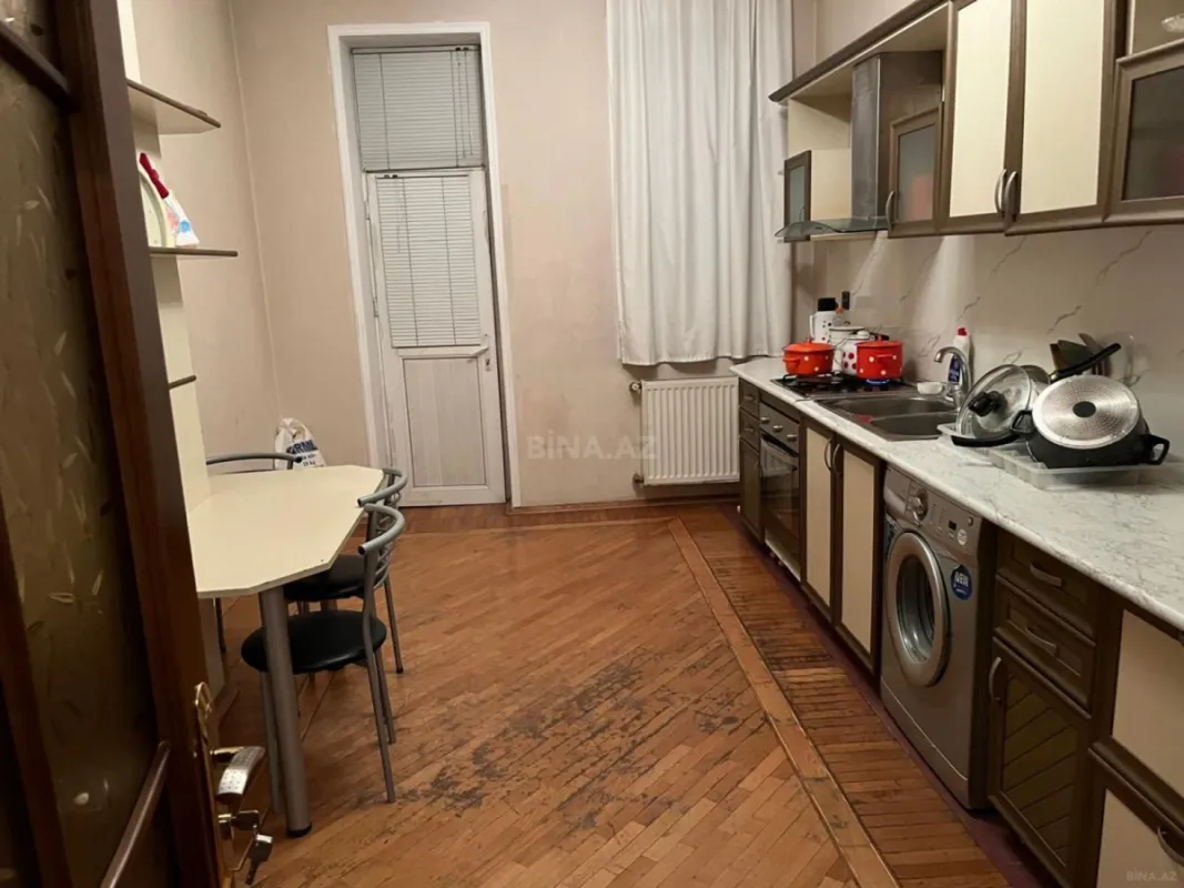 Satılır 3 otaqlı mənzil 180 m²