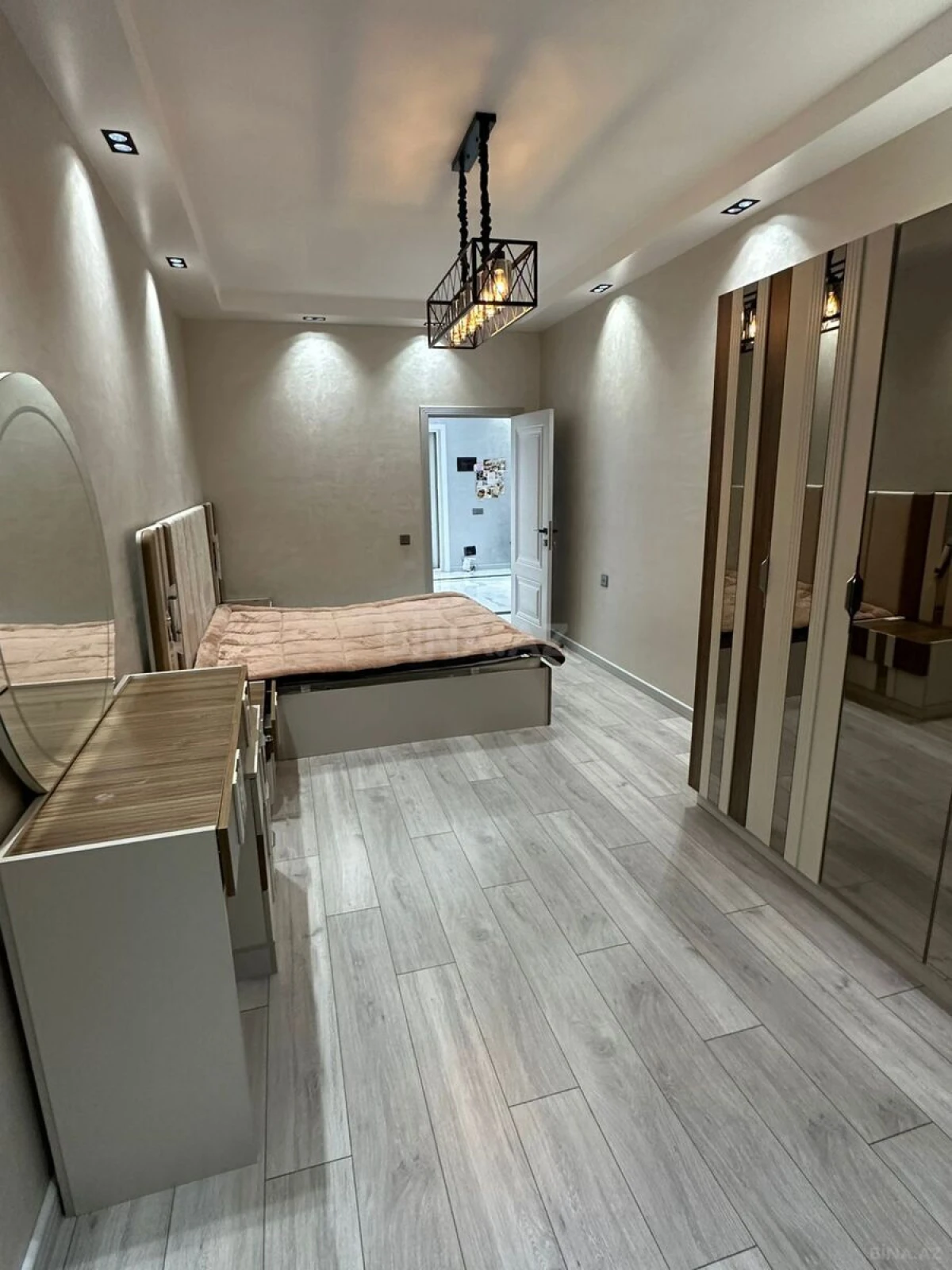 Kirayə verilir 2 otaqlı mənzil 80 m²