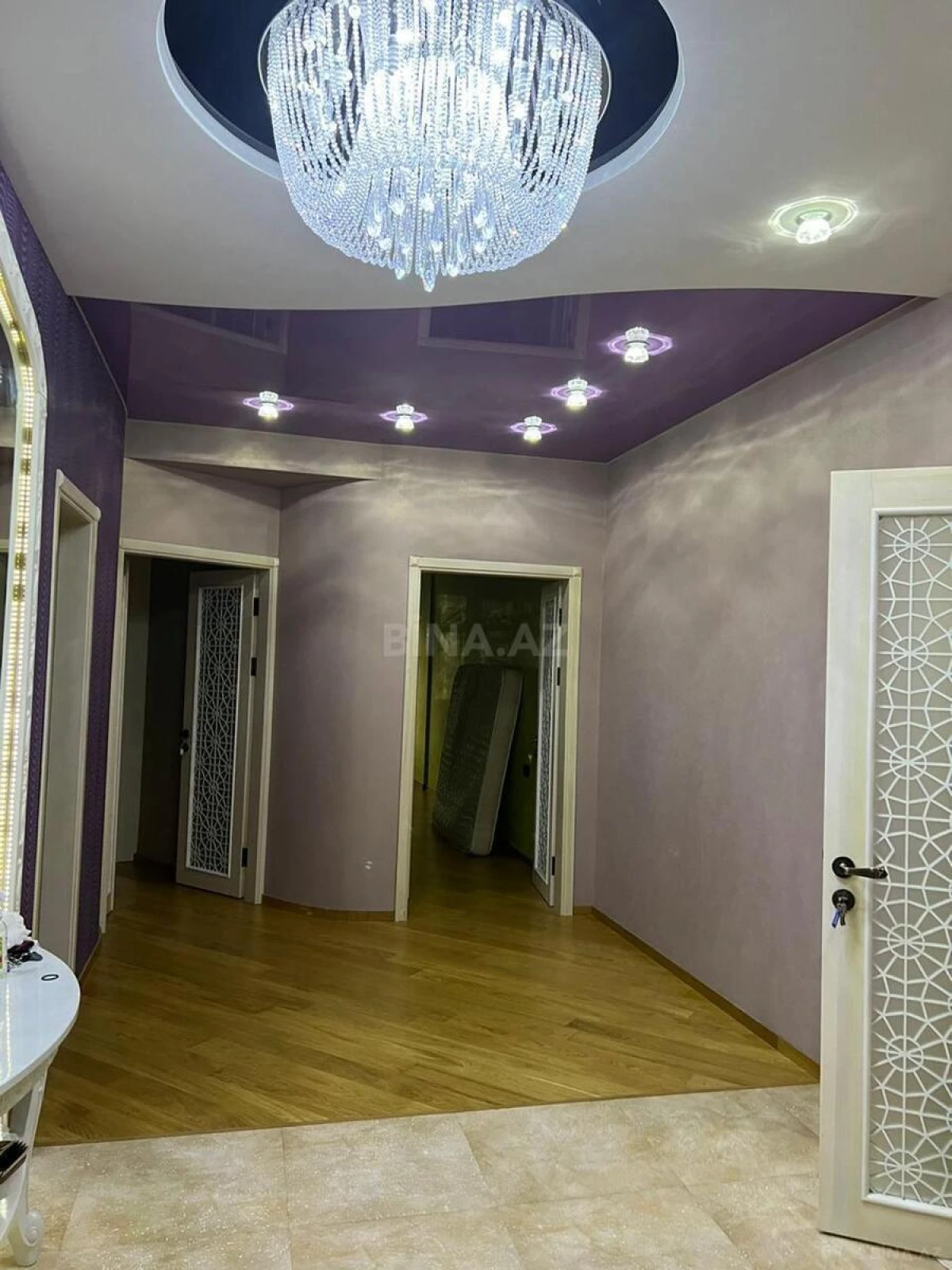 Satılır 4 otaqlı mənzil 157 m²