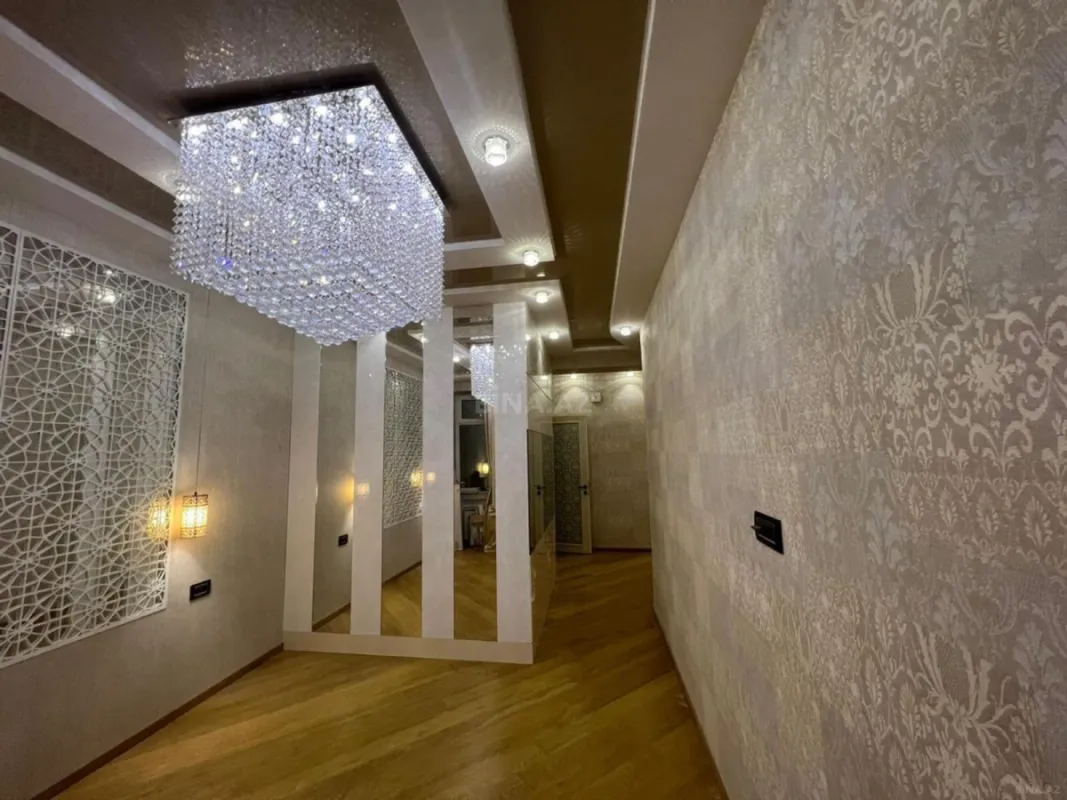 Satılır 4 otaqlı mənzil 157 m²