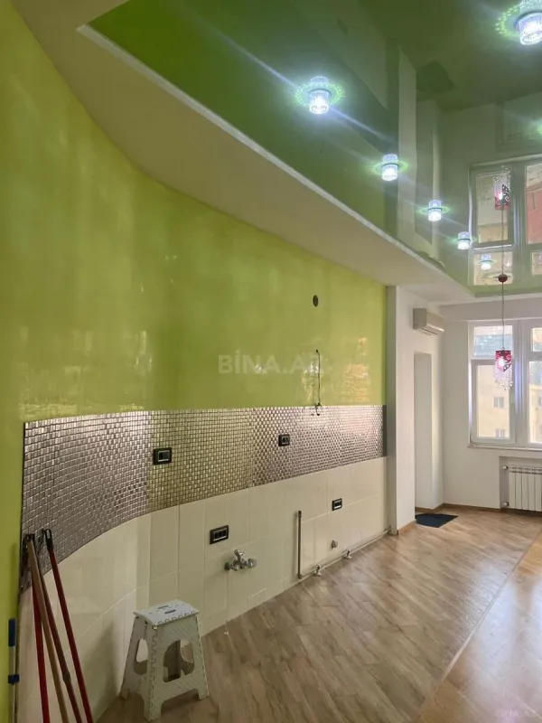 Satılır 4 otaqlı mənzil 157 m²